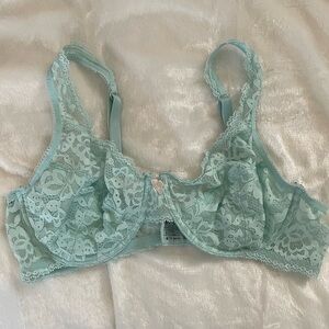 EUC unlined lace Maidenform bra, size 38C mint seafoam green blue lacey